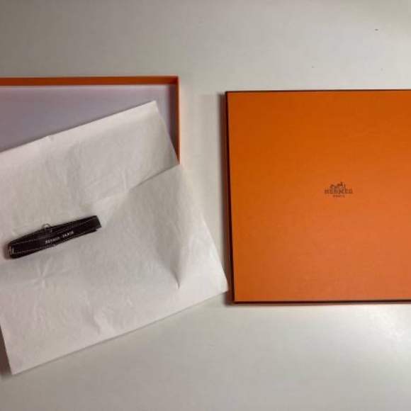NEW with box, ribbon etc HERMES SCARF - Picture 5 of 10